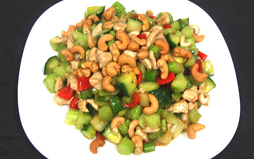 (94) Cashew Nuts Gai Ding (chicken, cashews & diced vegetables)