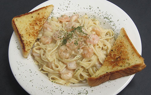 (20) Fettuccini & Shrimp with Alfredo Sauce & Garlic Toast